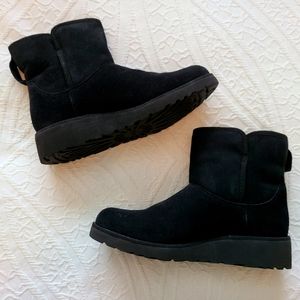 UGG Kristen boot size 9